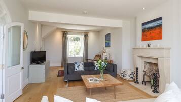 Cottage | Living area