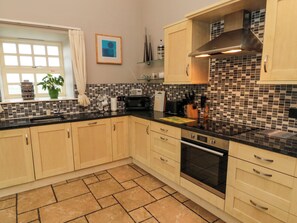 Cottage | Private kitchen | Fridge, dishwasher, cookware/dishes/utensils - Lapwing Cottage (Bamburgh)