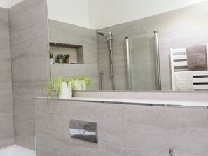 Cottage | Bathroom - Lapwing Cottage (Bamburgh)