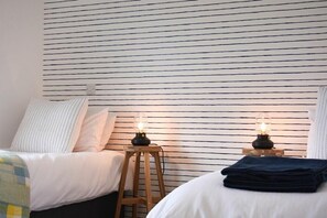 2 habitaciones, decoración personalizada y muebles diferentes 