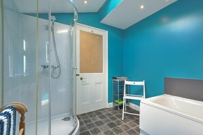 Shower - Nettie's View (Morpeth)