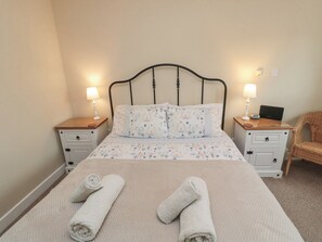 2 bedrooms, individually decorated, individually furnished, free WiFi - Curlew Cottage (Seahouses)