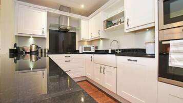 Fridge, dishwasher, cookware/dishes/utensils