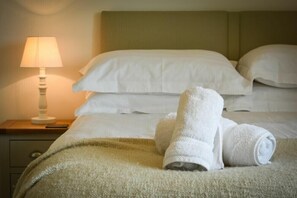2 Schlafzimmer, individuell dekoriert, individuell eingerichtet