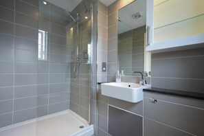 Shower - Northrawe (Bamburgh)