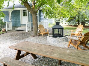 Terrace/patio - Cheerful, Cozy Farmhouse Cottage and Apple Orchard with Finnish Sauna (Mendon)