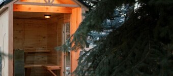 Cheerful, Cozy Farmhouse Cottage and Apple Orchard with Finnish Sauna