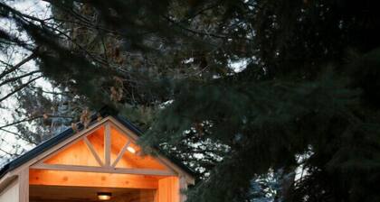 Cheerful, Cozy Farmhouse Cottage and Apple Orchard with Finnish Sauna