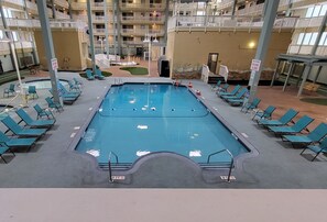 Piscine intérieure, piscine extérieure