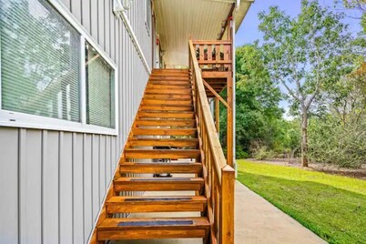 "The Sanctuary" -Custom built Apartment, 1 BR, Covered Deck, Country Setting.