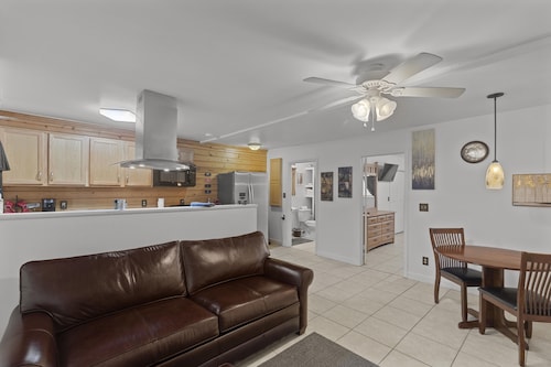"The Sanctuary" -Custom built Apartment, 1 BR, Covered Deck, Country Setting.