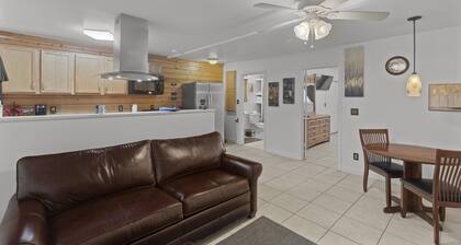 "The Sanctuary" -Custom built Apartment, 1 BR, Covered Deck, Country Setting.
