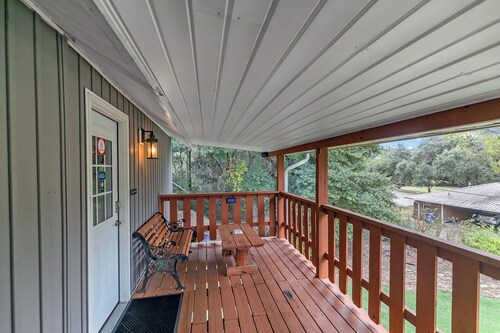 Cozy Apt w/Master BR + 2 Bed Kids Loft. Covered Parking/Deck/BBQ area & Firepit