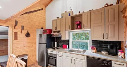 Cozy Apt w/Master BR & 2 Bed Kids Loft. Also- Covered Deck & Covered Parking.