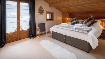 4 habitaciones, tabla de planchar con plancha, wifi y ropa de cama