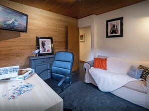 TV, fireplace, ping pong, stereo - Chalet Bolay - family base for 8 with garden & hot tub - OVO Network (Montriond)