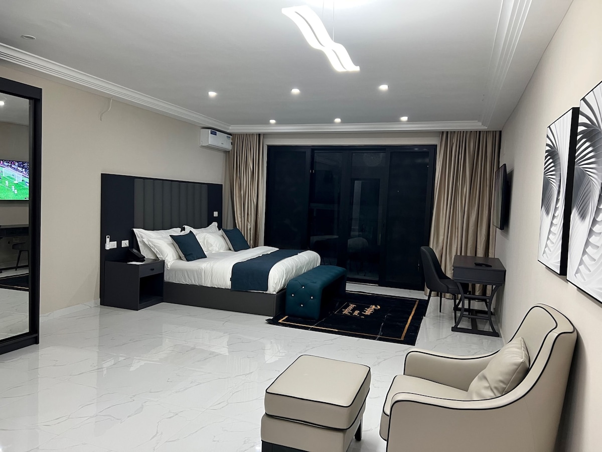 Premium Club Room with Porch & Pool View | Premium bedding, down comforters, pillowtop beds, minibar