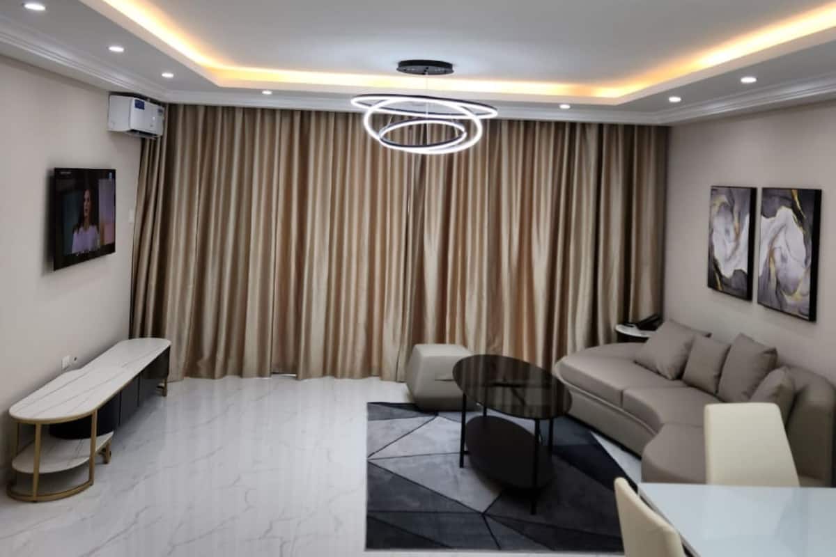 Appartamento familiare | Area soggiorno | Smart TV 55 pollici con canali via cavo, TV, stampante