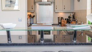 平房 | 私人廚房 | 雪櫃、洗碗機、廚房用具/餐具/器皿