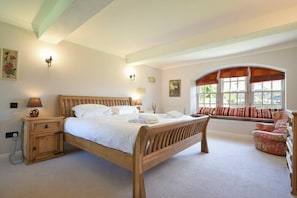 4 bedrooms, individually decorated, individually furnished, free WiFi