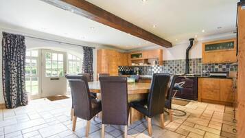 Fridge, dishwasher, cookware/dishes/utensils