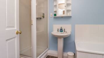 Cottage | Bathroom