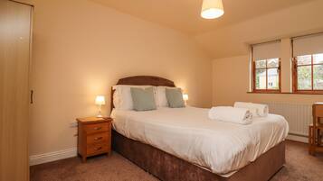 Cottage | 3 bedrooms, WiFi (free), individually decorated, individually furnished
