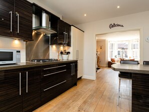 Cottage | Private kitchen | Fridge, dishwasher, cookware/dishes/utensils - Upper Alnbank (Alnwick)