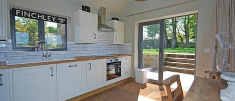 Fridge, dishwasher, cookware/dishes/utensils