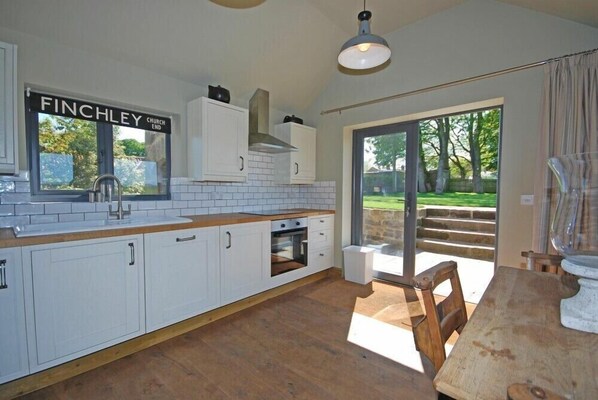 Fridge, dishwasher, cookware/dishes/utensils