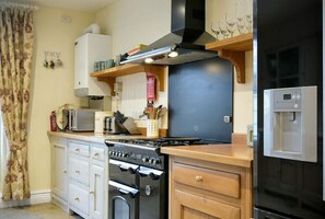 Cookware/dishes/utensils