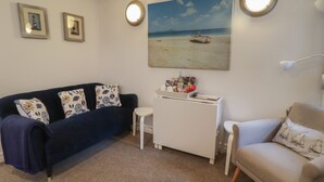 Cottage | Living area - The Little Boathouse (Seahouses)