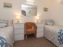 Cottage | 1 bedroom, individually decorated, individually furnished, free WiFi