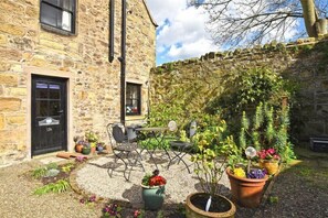 Property grounds - Lavender Cottage (Alnwick)