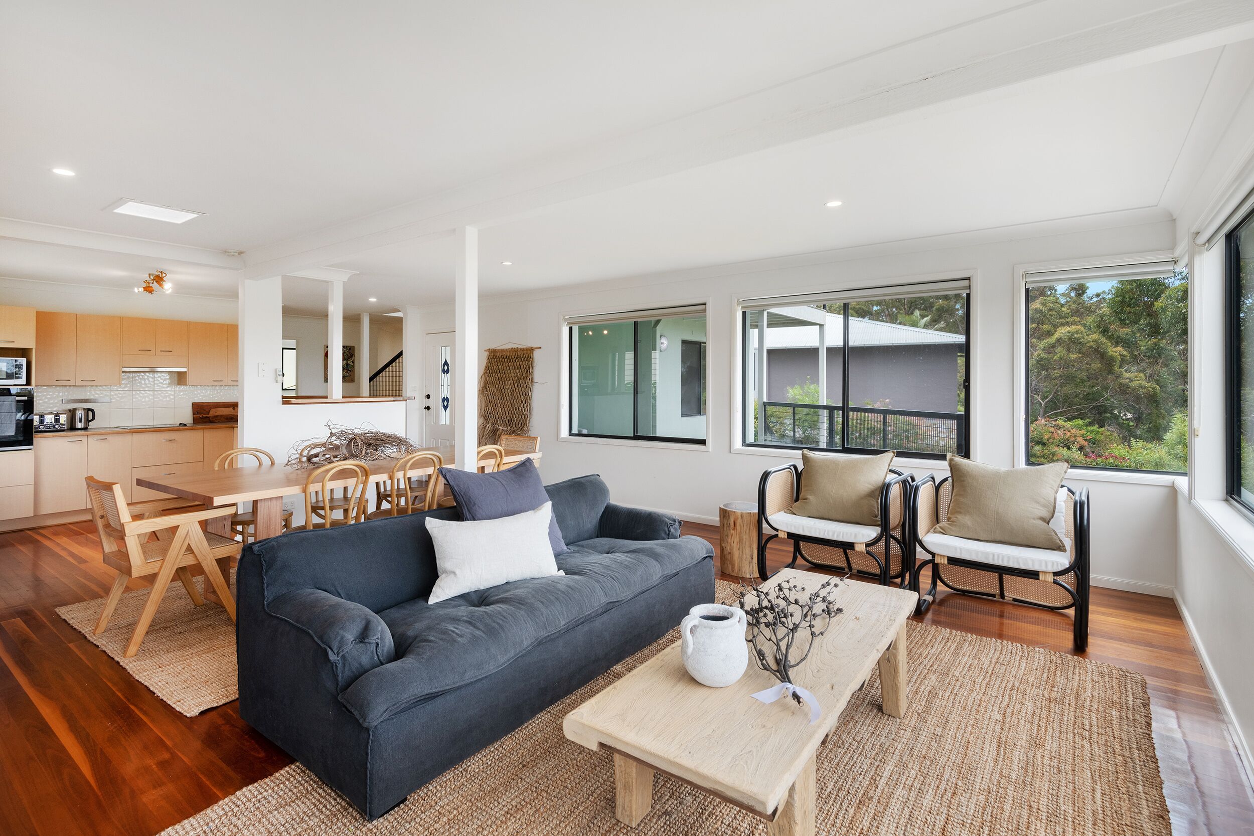 Fernseher, Bücher, Arbeitsbereiche