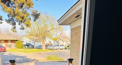 Fully Equipped Studio - 5 mins from the Fort-Sill Military base, and Walmart.