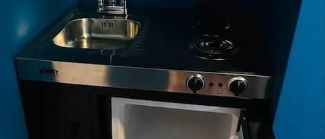 冰箱、微波炉、烤箱、炉灶