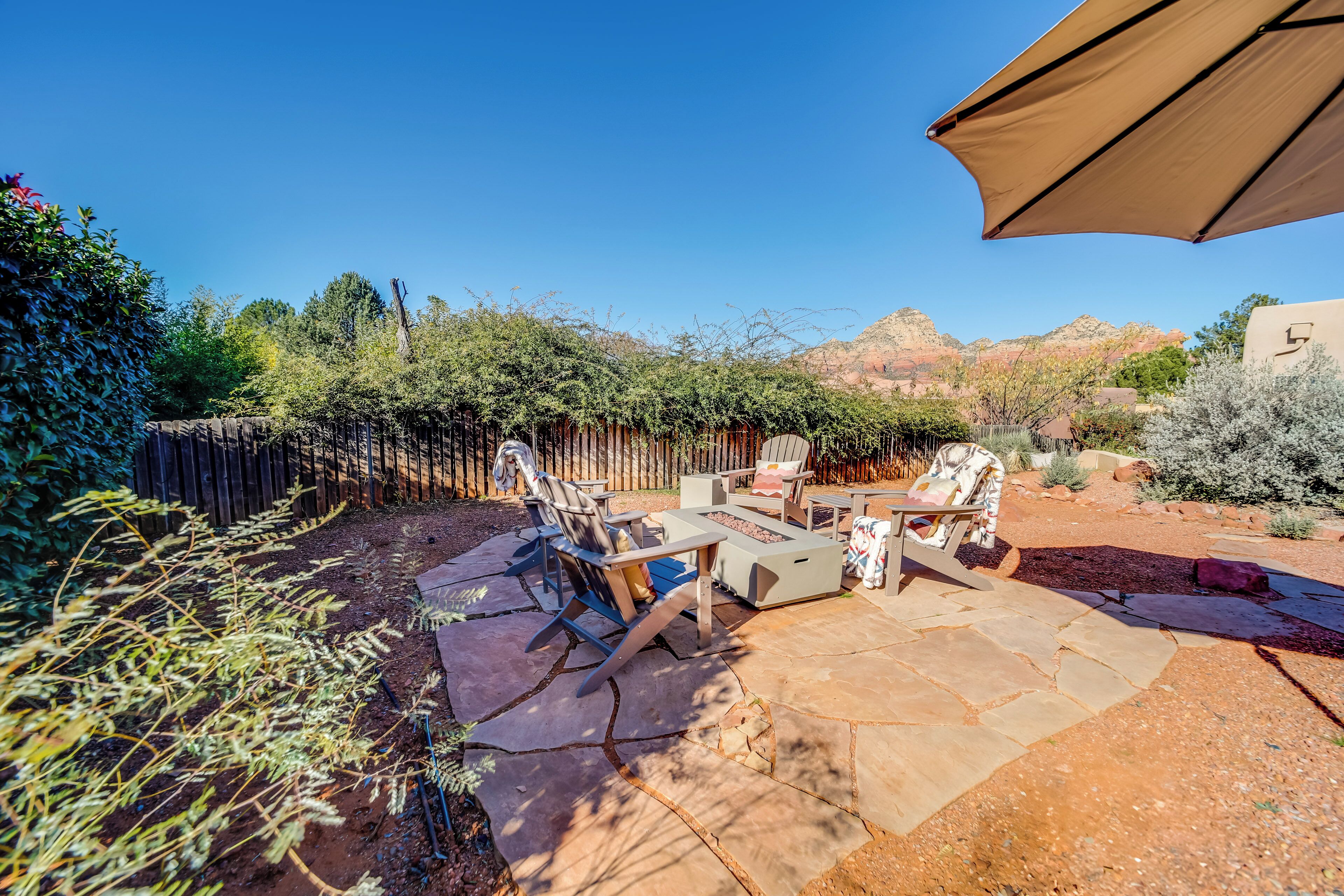 Central Sedona Home w/ Red Rock Mtn View, Fire Pit