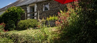 Idyllic Country Location for couples, central, peaceful, 5 mins from shops, WIFI