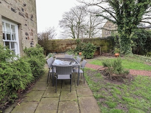 Cottage | Outdoor dining