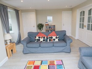 Cottage | Living area - Beach View (Seahouses)