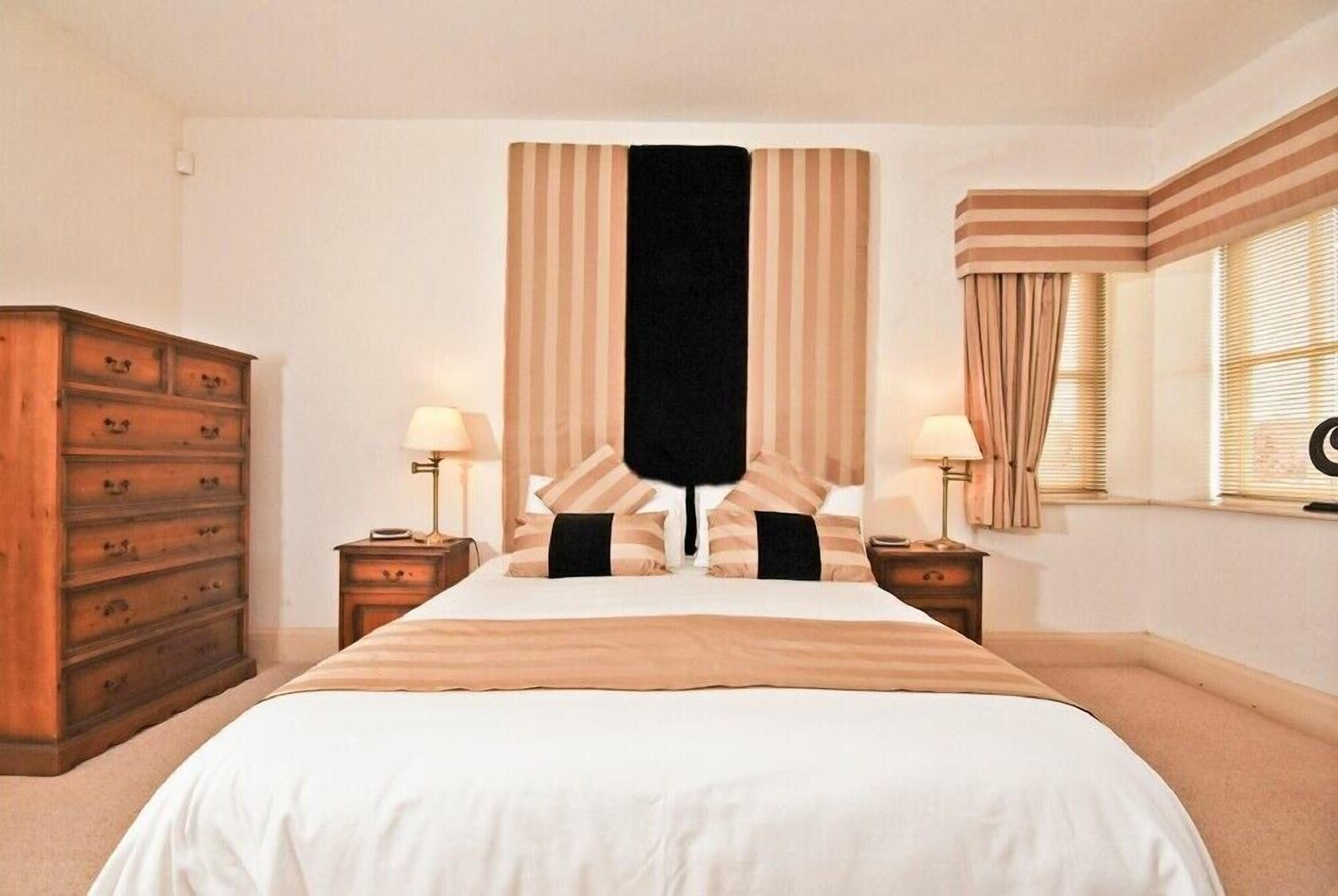 5 makuuhuonetta, yksilöllisesti sisustettu, yksilöllisesti kalustettu