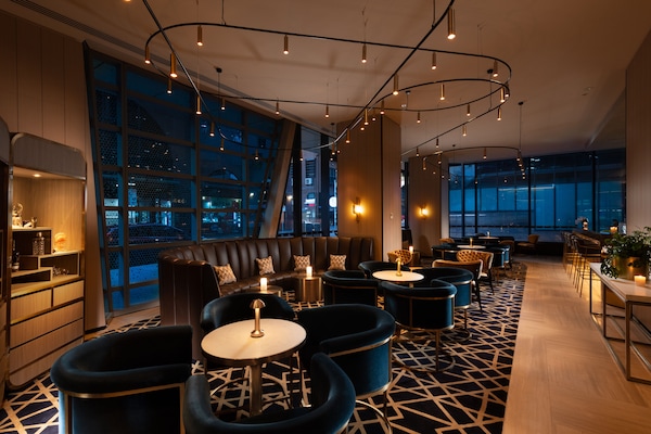 Aperto a cena e per l'happy hour