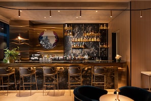 Serve jantar e happy hour 