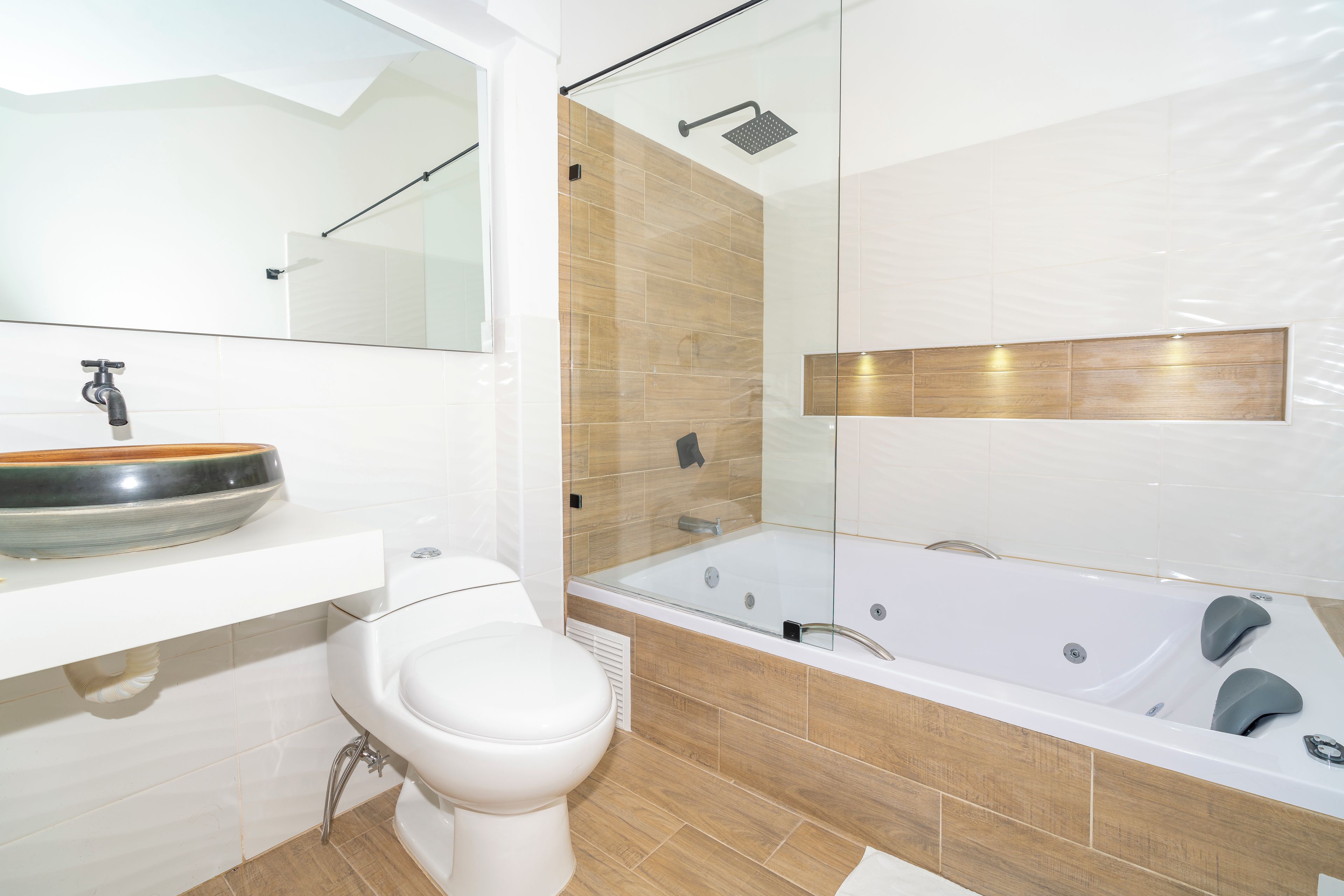 A modern bathroom with a white sink, a toilet, and a bathtub.