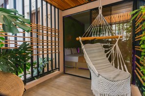 Minibar, mobiliario individual, escritorio y wifi gratis