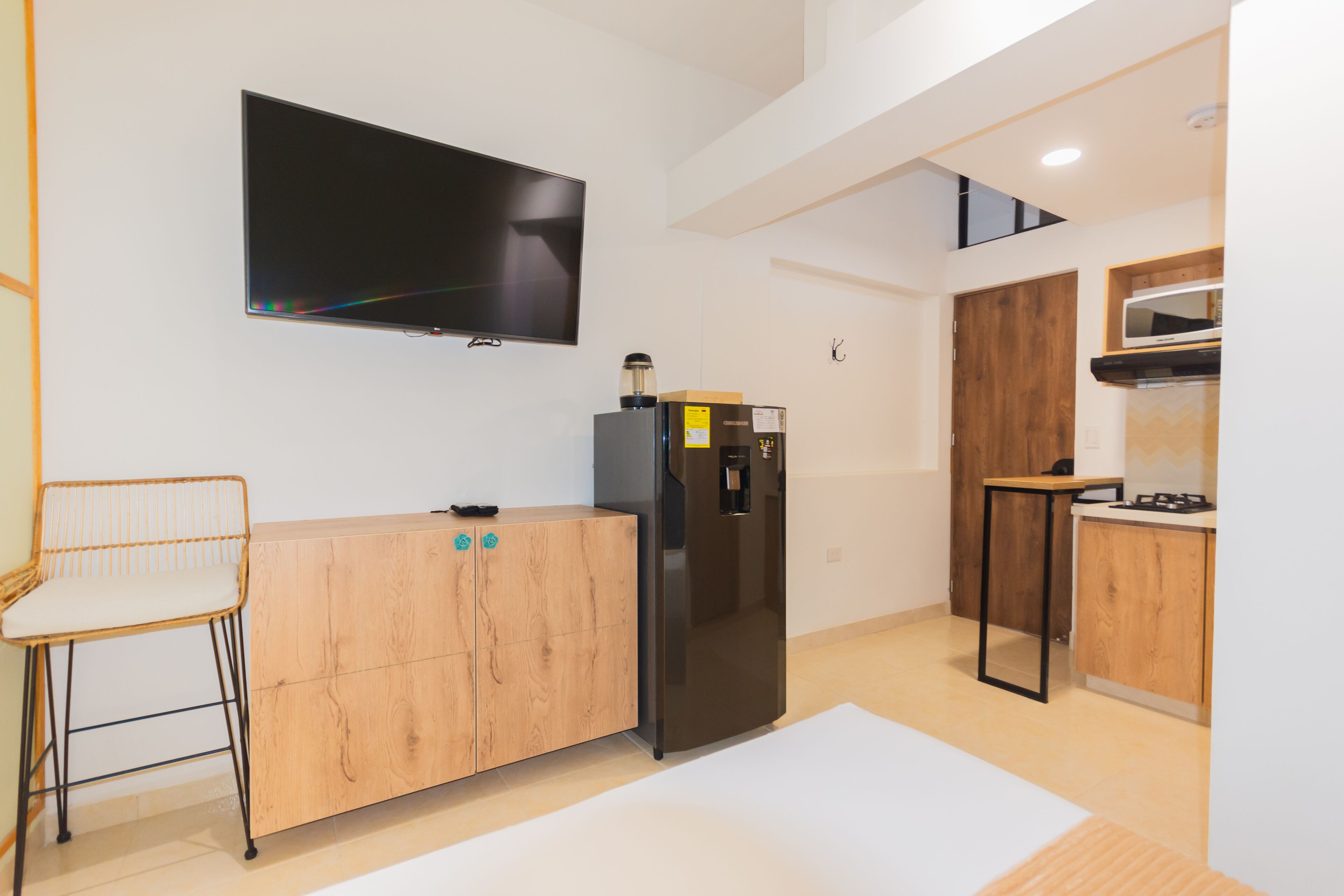 Luxe tweepersoonskamer | Een minibar, individueel gemeubileerd, een bureau, gratis wifi