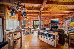 Smart TV, fireplace, DVD player, stereo