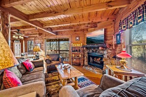 Smart TV, fireplace, DVD player, stereo