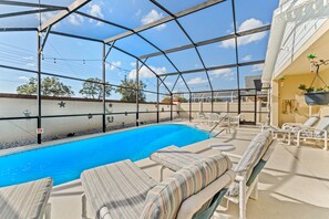 Utendørsbasseng og et oppvarmet basseng